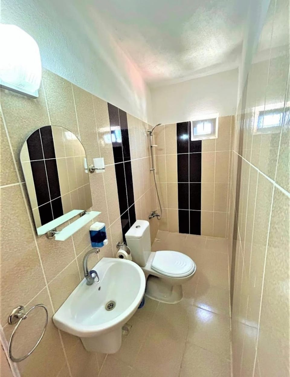 Shower, Toilet, Bathroom, bidet, towels