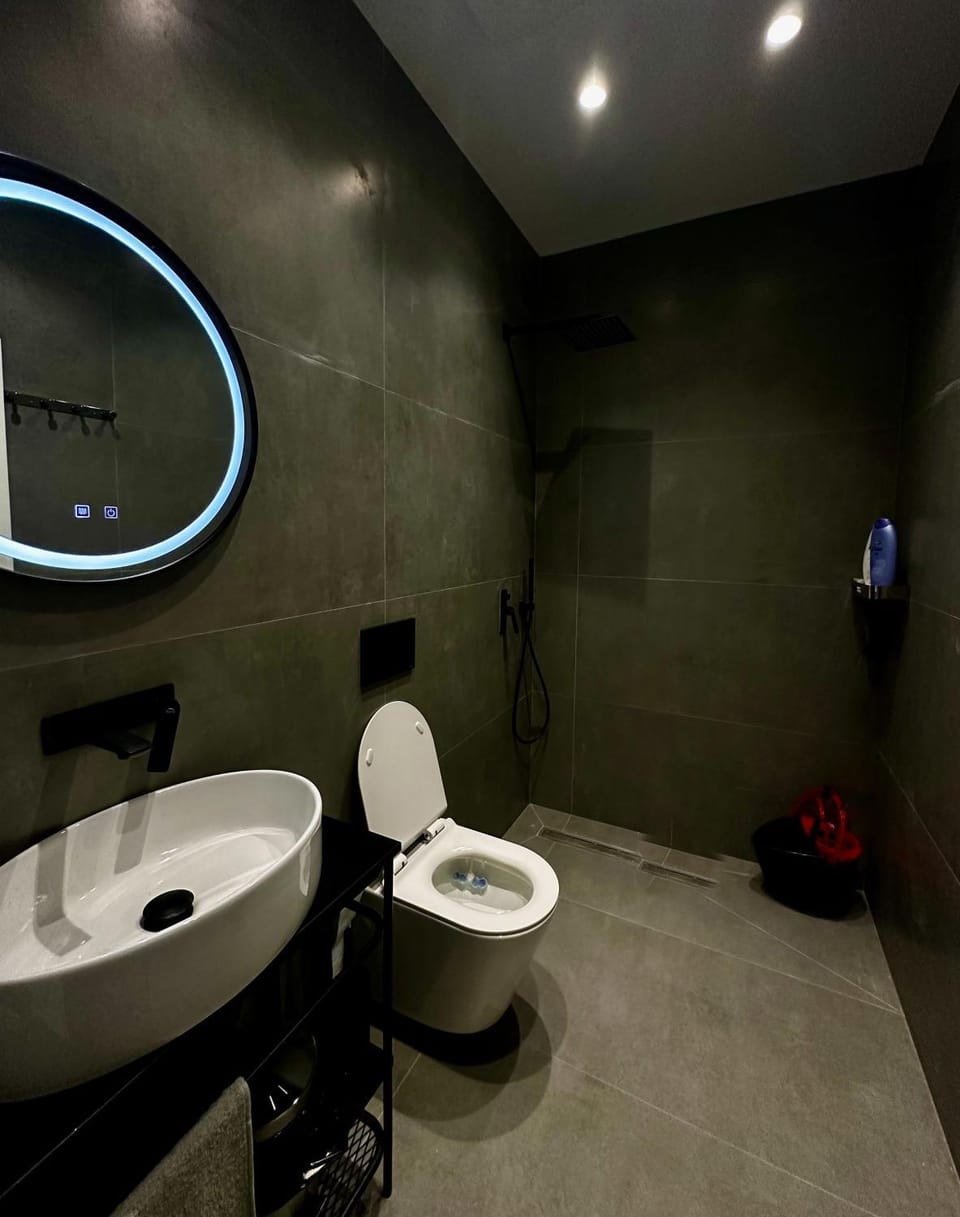 Shower, Toilet, Bathroom