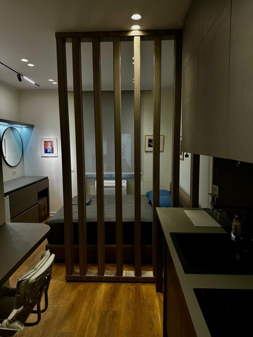 Bed, TV and multimedia, Kitchen or kitchenette, Living room, Photo of the whole room, Seating area
