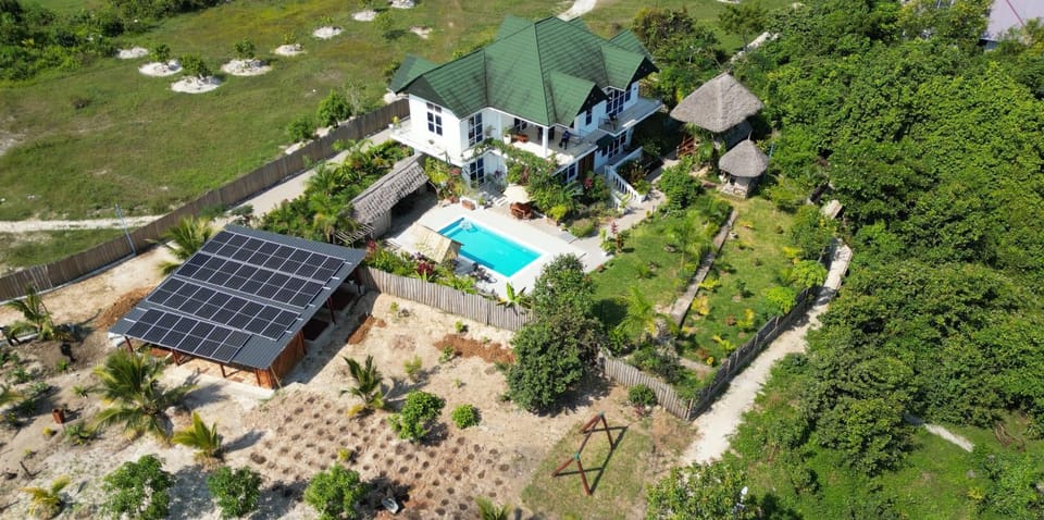 Property building, Bird's eye view, Swimming pool
