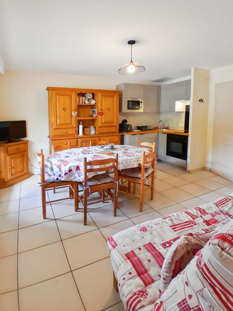 Dining area, kitchen