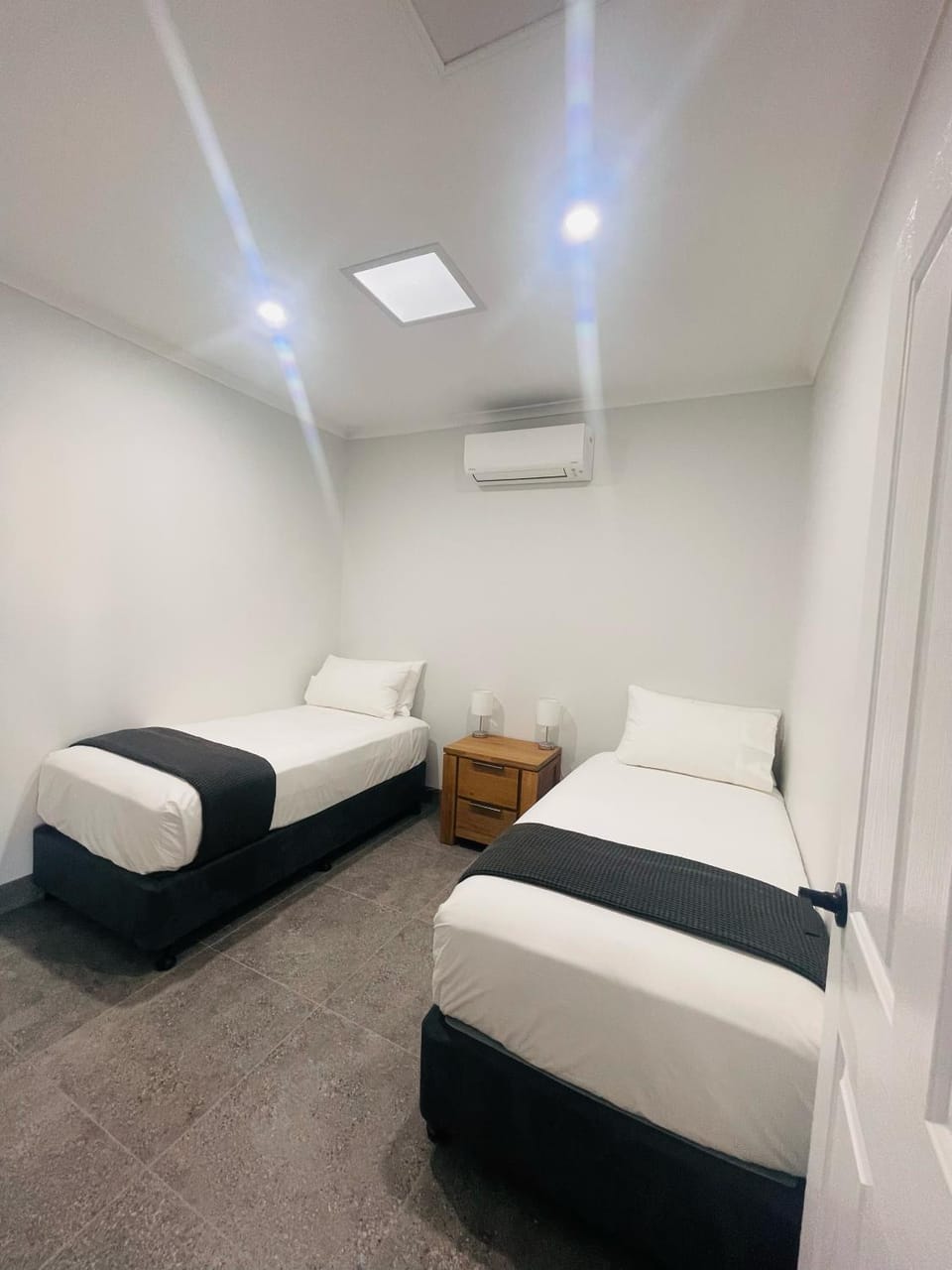 Bedroom, air conditioner