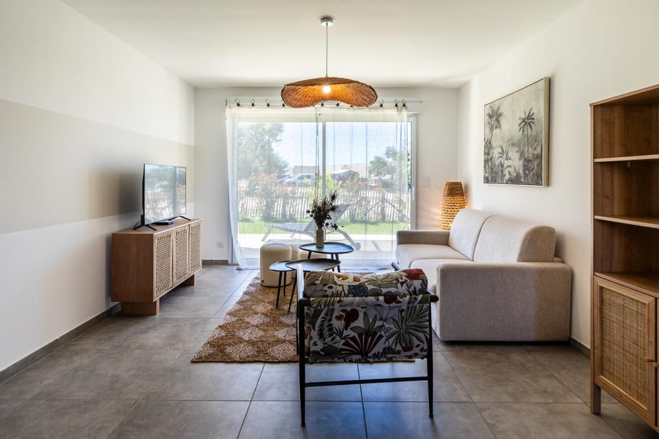 Communal lounge/ TV room, TV and multimedia, Living room