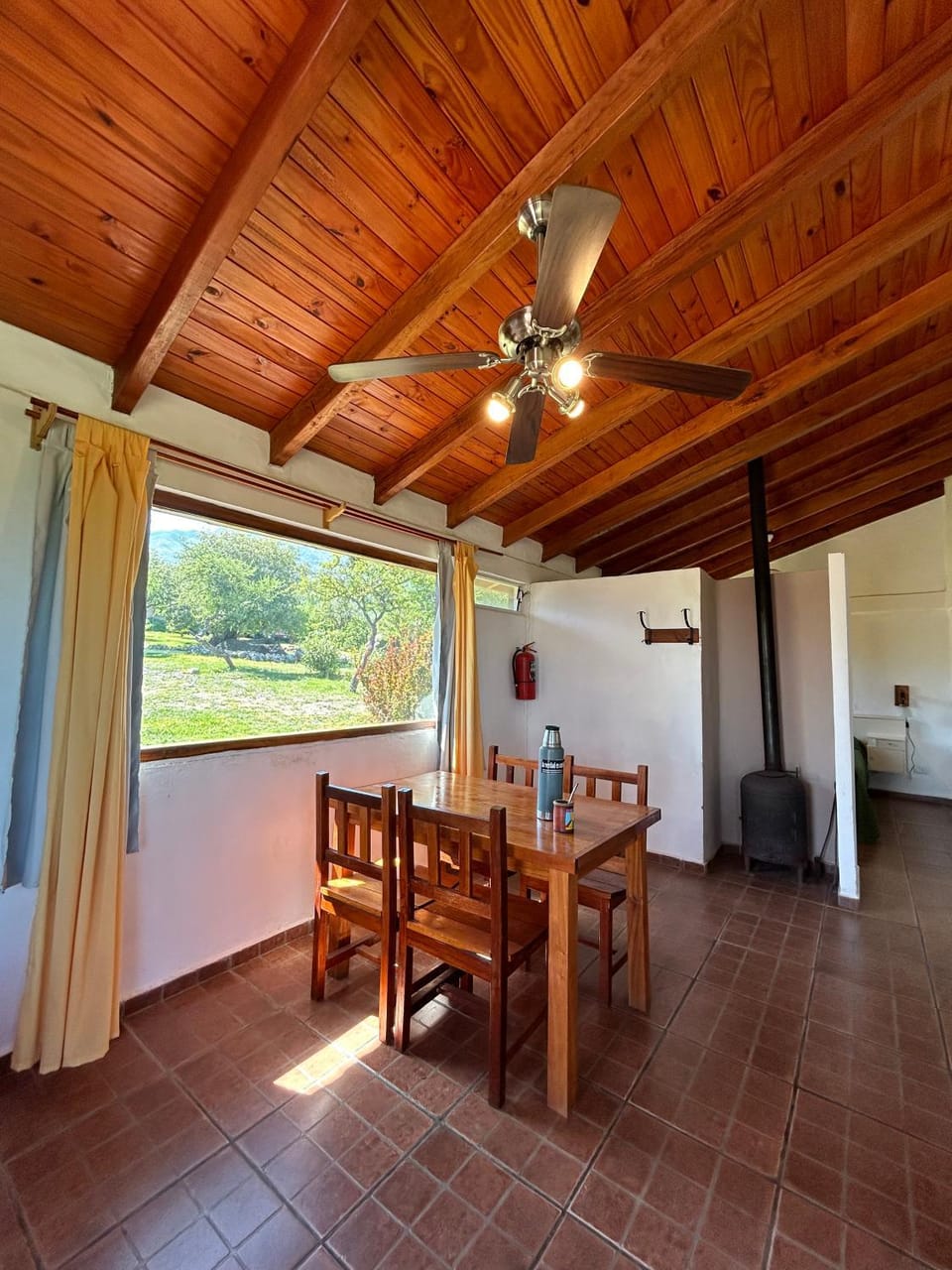 Dining area, fireplace