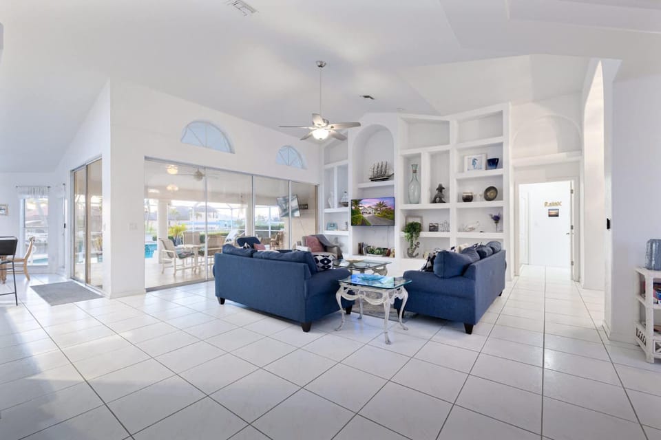 Free HeatedPool on SailboatAccessCanal boat lift House in Cape Coral