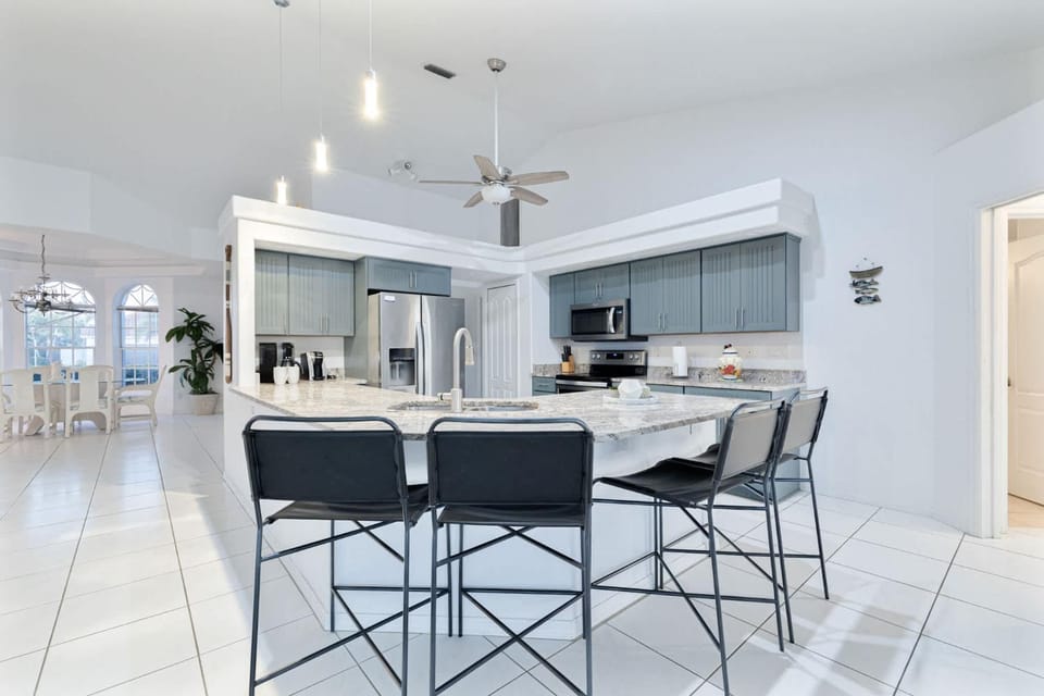 Free HeatedPool on SailboatAccessCanal boat lift House in Cape Coral