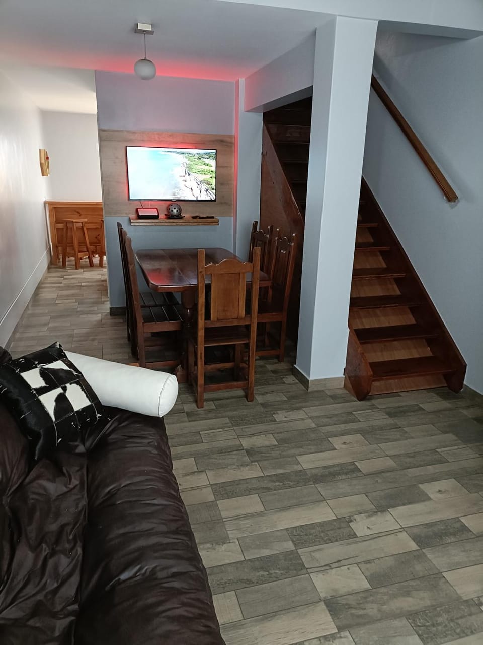 TV and multimedia, Living room, Seating area, Dining area