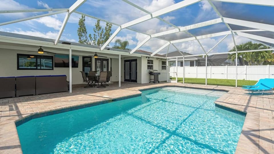 Charming Luxury Heated Pool Home House in Cape Coral
