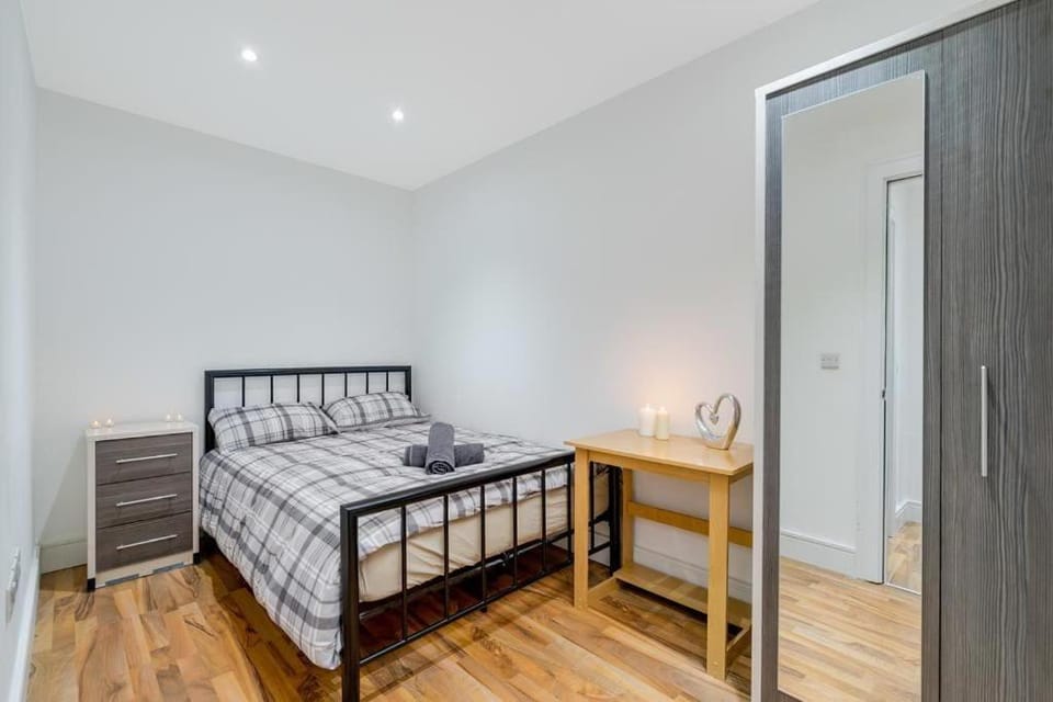 Bed, Photo of the whole room, Bedroom, wardrobe