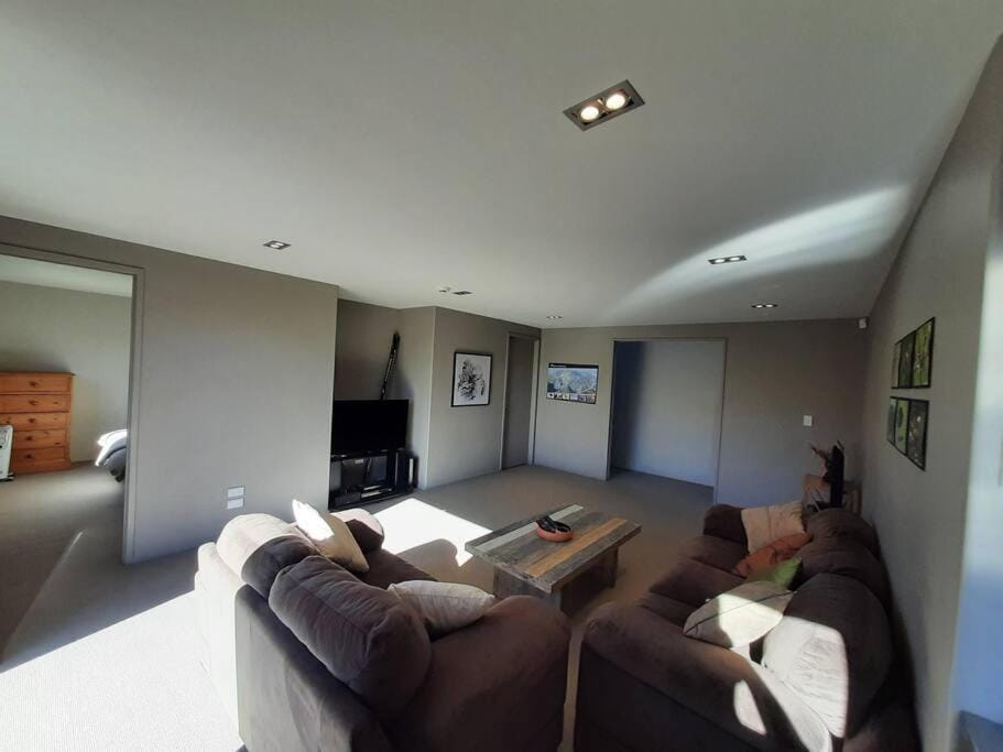 Executive Stay Tongariro Villa in Manawatū-Whanganui, New Zealand