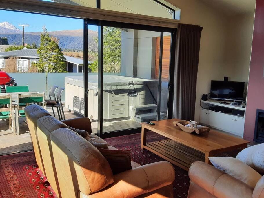 Executive Stay Tongariro Villa in Manawatū-Whanganui, New Zealand