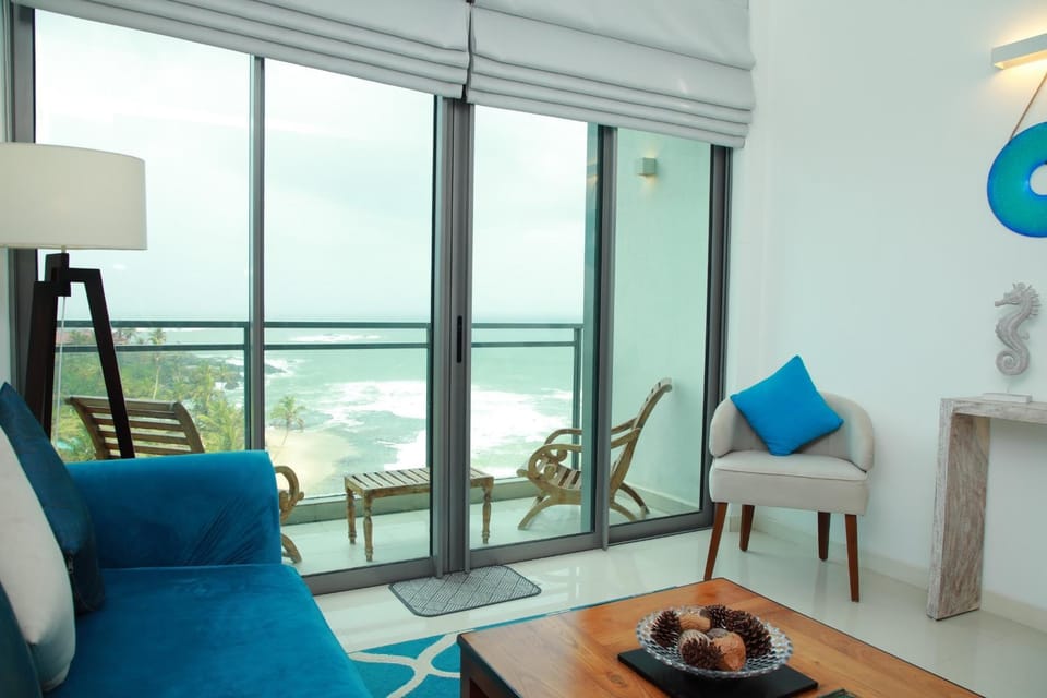 Natural landscape, View (from property/room), Balcony/Terrace, Living room, Seating area, Sea view