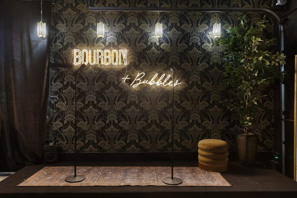 Bourbon & Bubbles - Rooftop Hot Tub & Speakeasy House in East Nashville