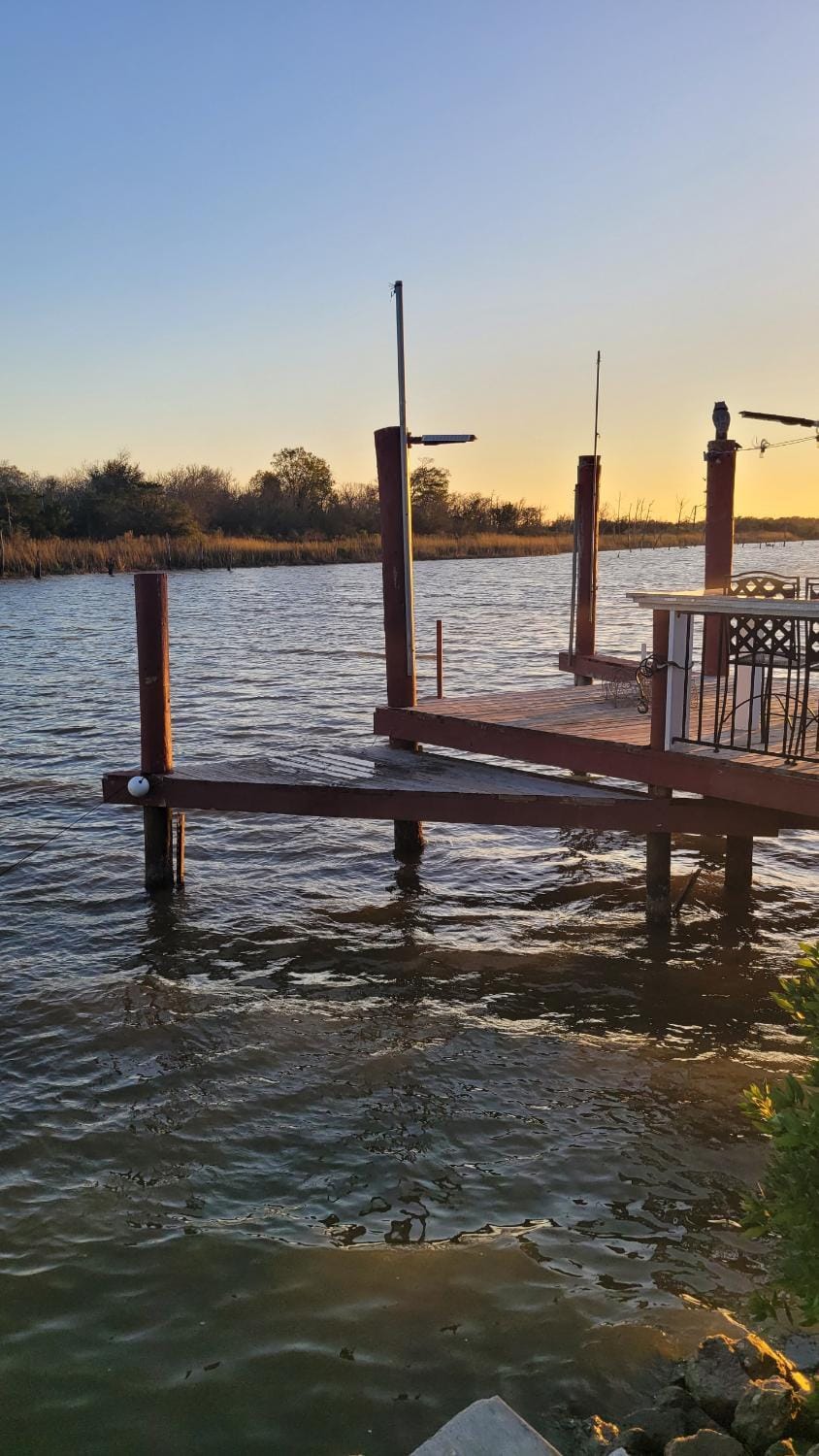 Waterfront Studio House in Baytown