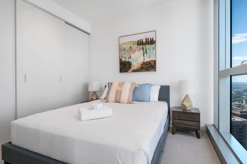 Bay and River Views Apt In Best Location with Pool Apartment in Melbourne