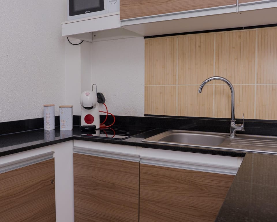 Coffee/tea facilities, kitchen