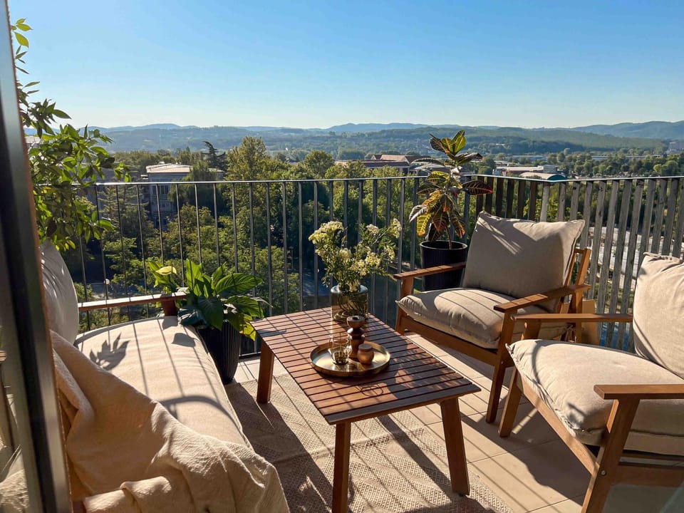Natural landscape, View (from property/room), Balcony/Terrace, Seating area, Mountain view