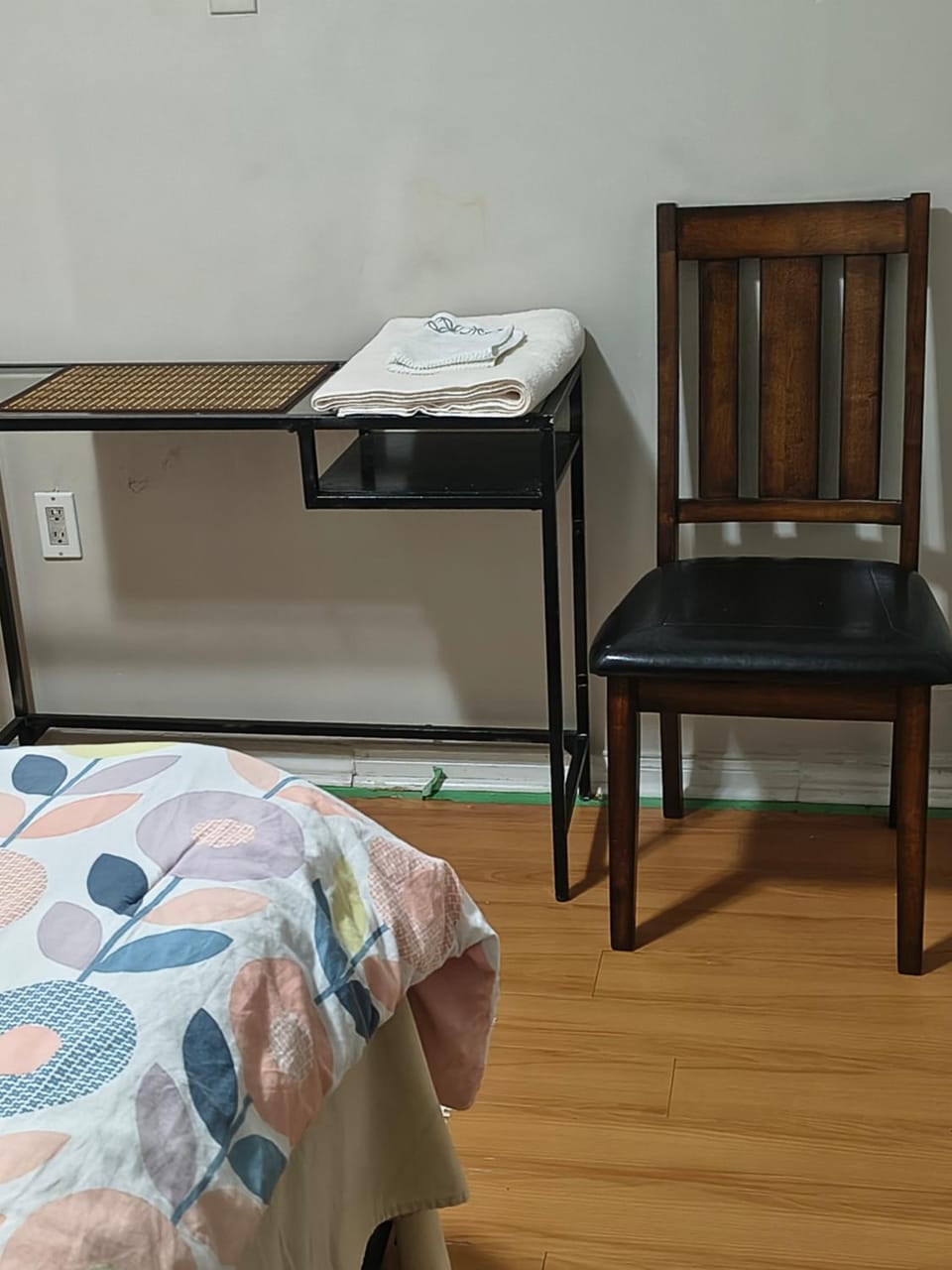 Spacious double Room keyless check-in Vacation rental in Mississauga