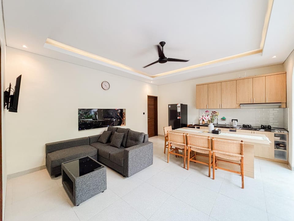 Kitchen or kitchenette, Living room, Dining area