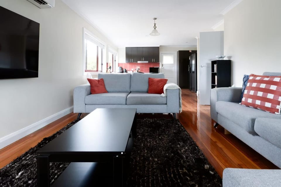 Spacious 3-Bed Mins from City Centre House in Tasmania