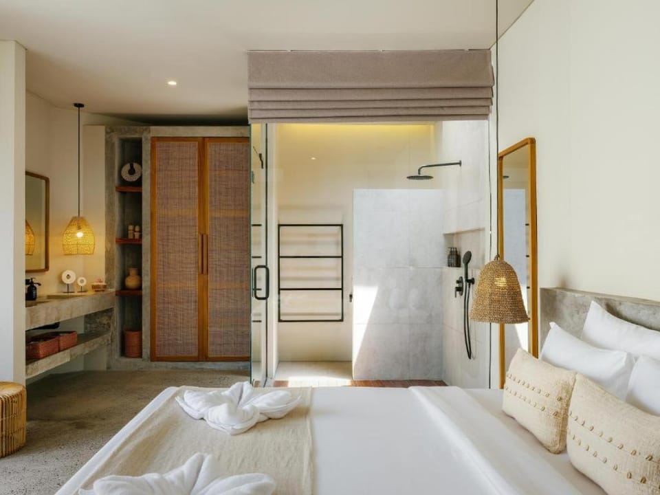 Photo of the whole room, Bedroom