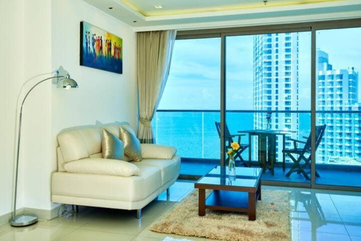 Sea View 1bedroom Wong Amat Tower 3312 Apartment in Pattaya City
