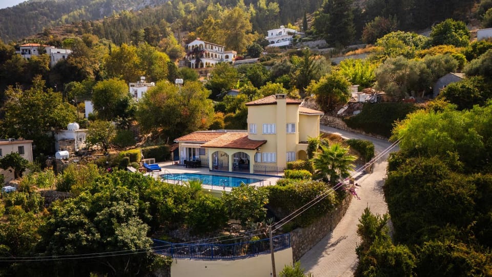 View (from property/room), Pool view