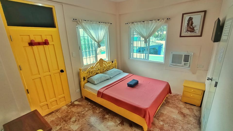 Bed, People, View (from property/room), Balcony/Terrace, Other, Pool view, Street view, Swimming pool, Asian breakfast, children, Quiet street view, bidet, air conditioner