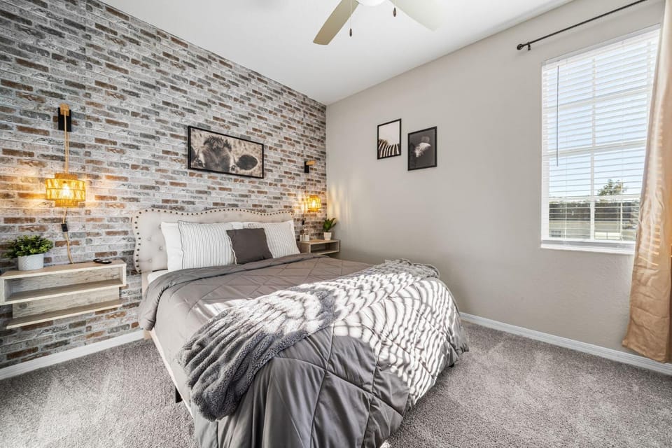 Modern 3BR2BA Pools, Gym Near Airport #5 Apartment in Westchase