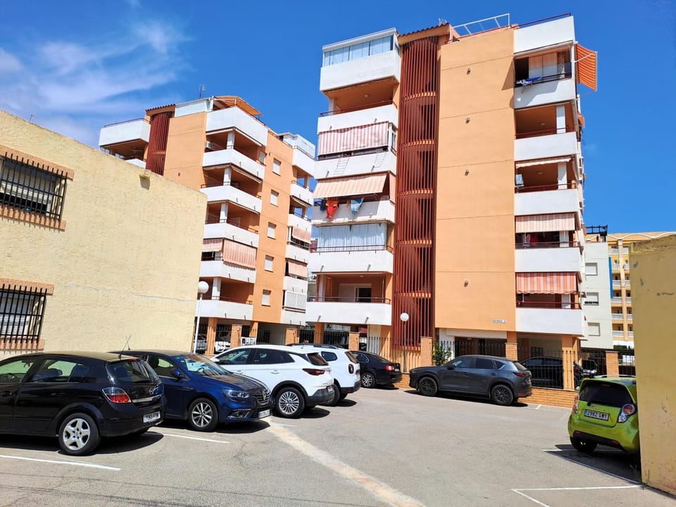 Property building, Facade/entrance, Off site