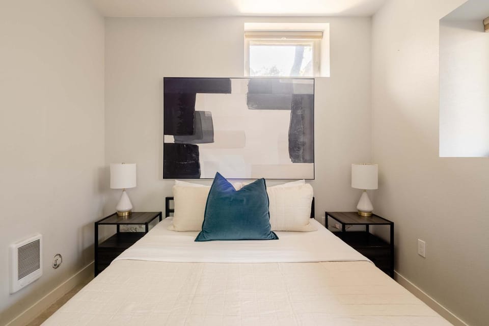 Stay Portland - Bohemian Oasis - Food, Coffee & Craft Beer Lovers Apartment in Portland