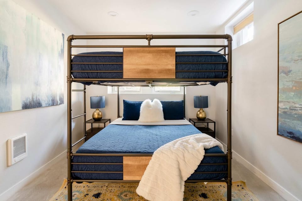 Stay Portland - Bohemian Oasis - Food, Coffee & Craft Beer Lovers Apartment in Portland