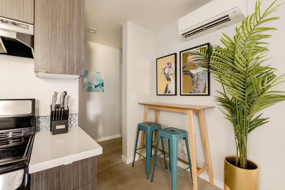 Stay Portland - Bohemian Oasis - Food, Coffee & Craft Beer Lovers Apartment in Portland