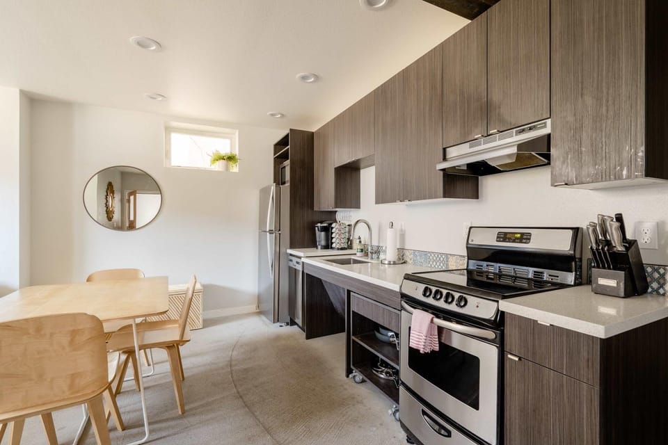 Stay Portland - Bohemian Oasis - Food, Coffee & Craft Beer Lovers Apartment in Portland