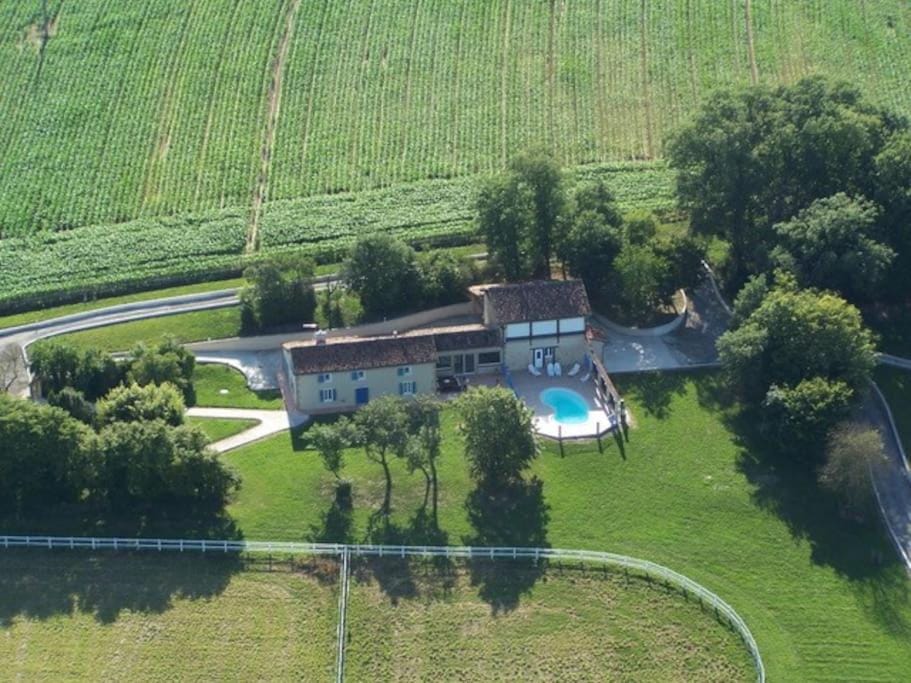 Property building, Natural landscape, Bird's eye view, Garden, Garden view, Swimming pool