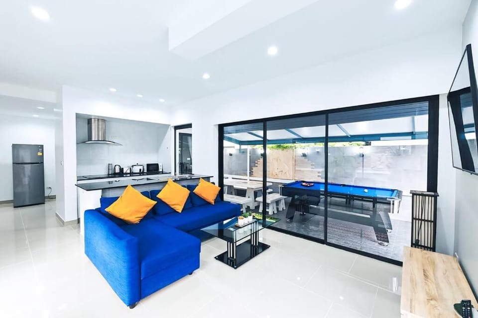 TV and multimedia, Kitchen or kitchenette, Seating area, Dining area, oven, pet friendly