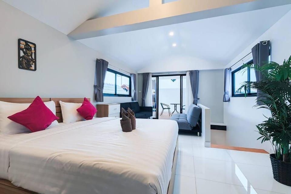 Bed, TV and multimedia, Bedroom
