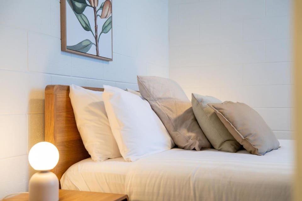 Belle Escapes - Sussex By The Sea Apartment in Adelaide