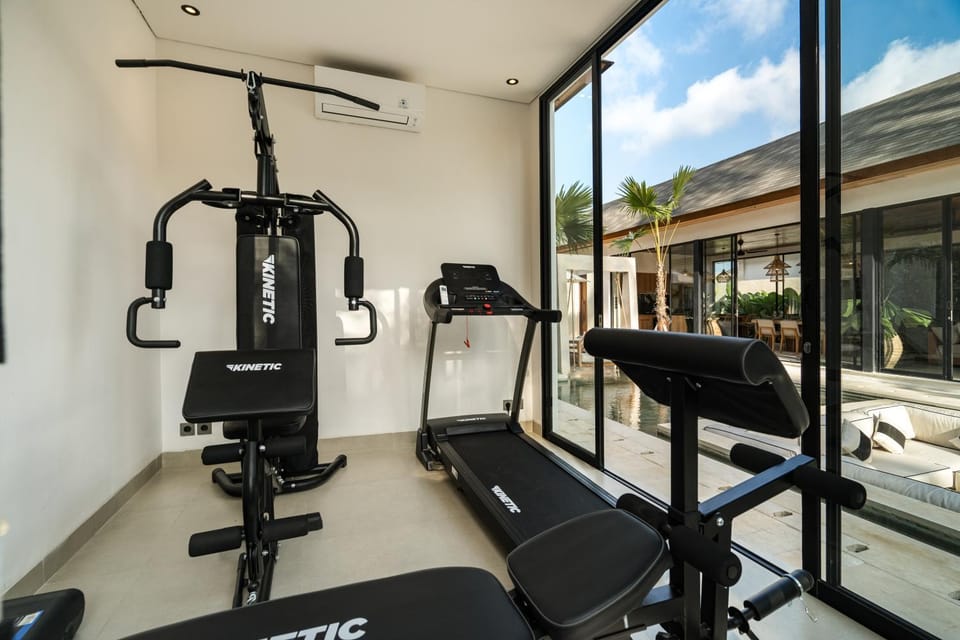Fitness centre/facilities, air conditioner