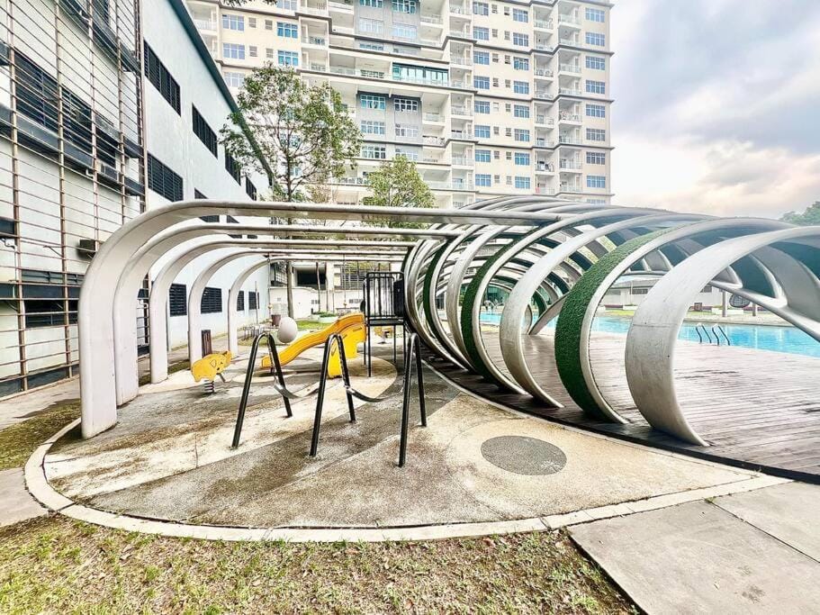 SE 1-10Pax Puchong 2Room 5Bed Sky Pod IOI Mall LRT Apartment in Subang Jaya