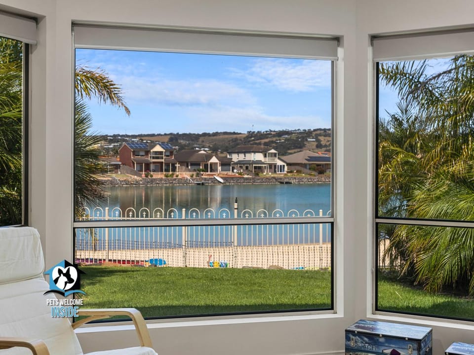 Neighbourhood, Garden, Lake view