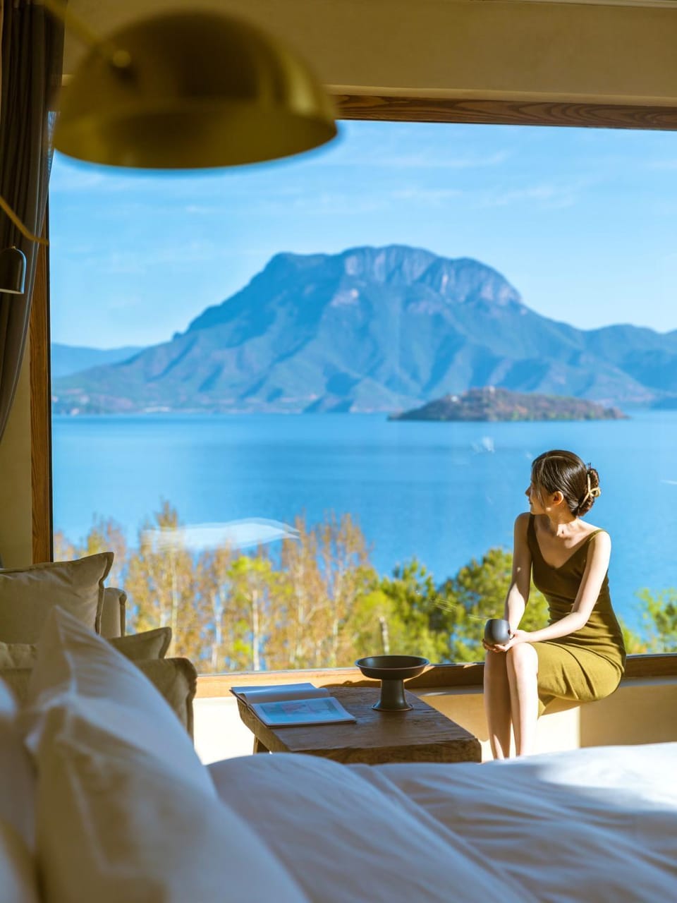 People, Natural landscape, Bedroom, Lake view, Mountain view