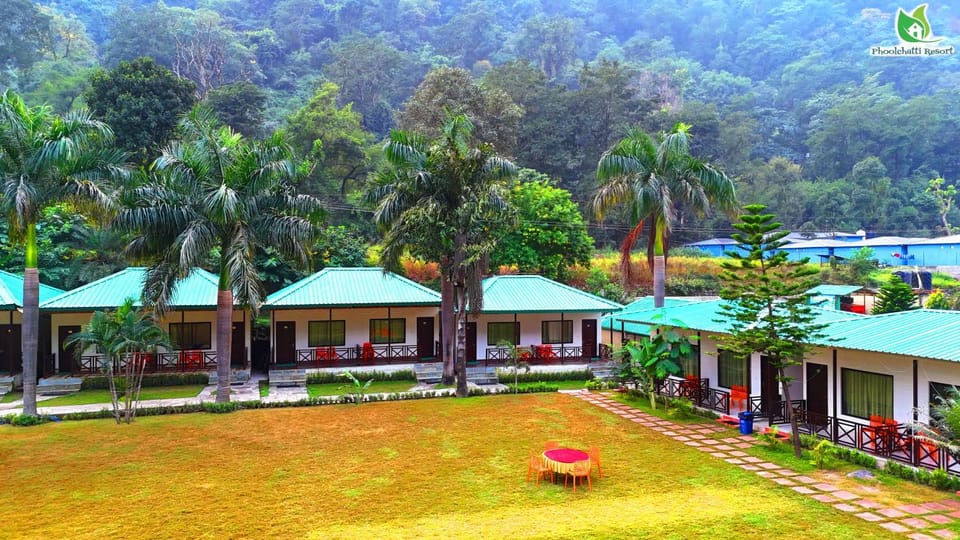 Property building, Day, Natural landscape, Garden, Garden view, Mountain view