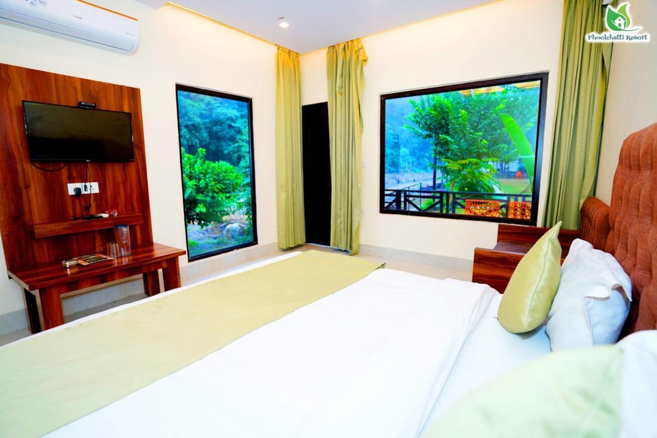 Bed, TV and multimedia, View (from property/room), Balcony/Terrace, Photo of the whole room, Bedroom, air conditioner