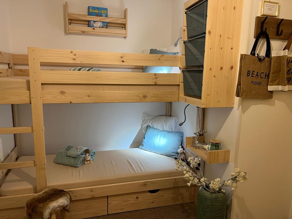 Plein Centre, luxueux 6 personnes, 2 chambres, parking , terrasse, vue époustouflante, Tout pédestre, piste à 100m Apartment in Isola