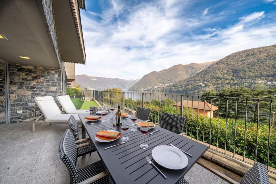 Natural landscape, Balcony/Terrace, Lake view, Mountain view