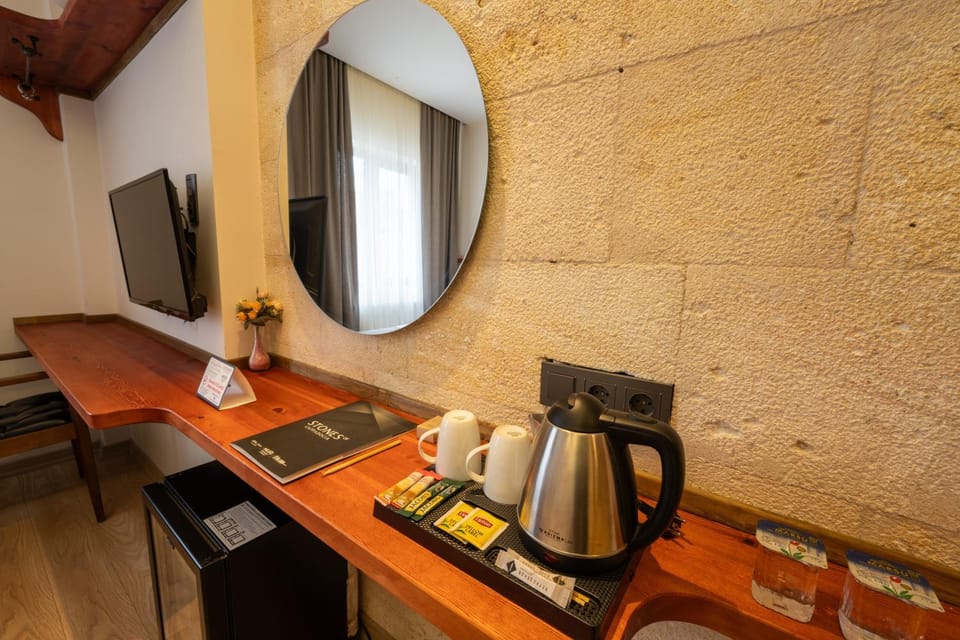 TV and multimedia, Coffee/tea facilities, Food and drinks, minibar