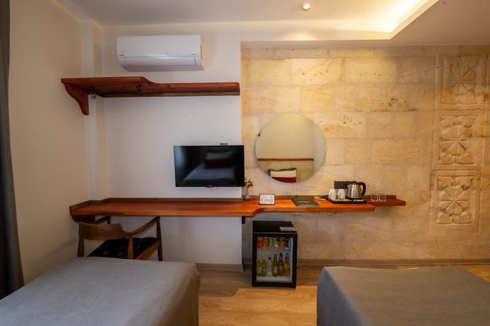 TV and multimedia, Coffee/tea facilities, minibar