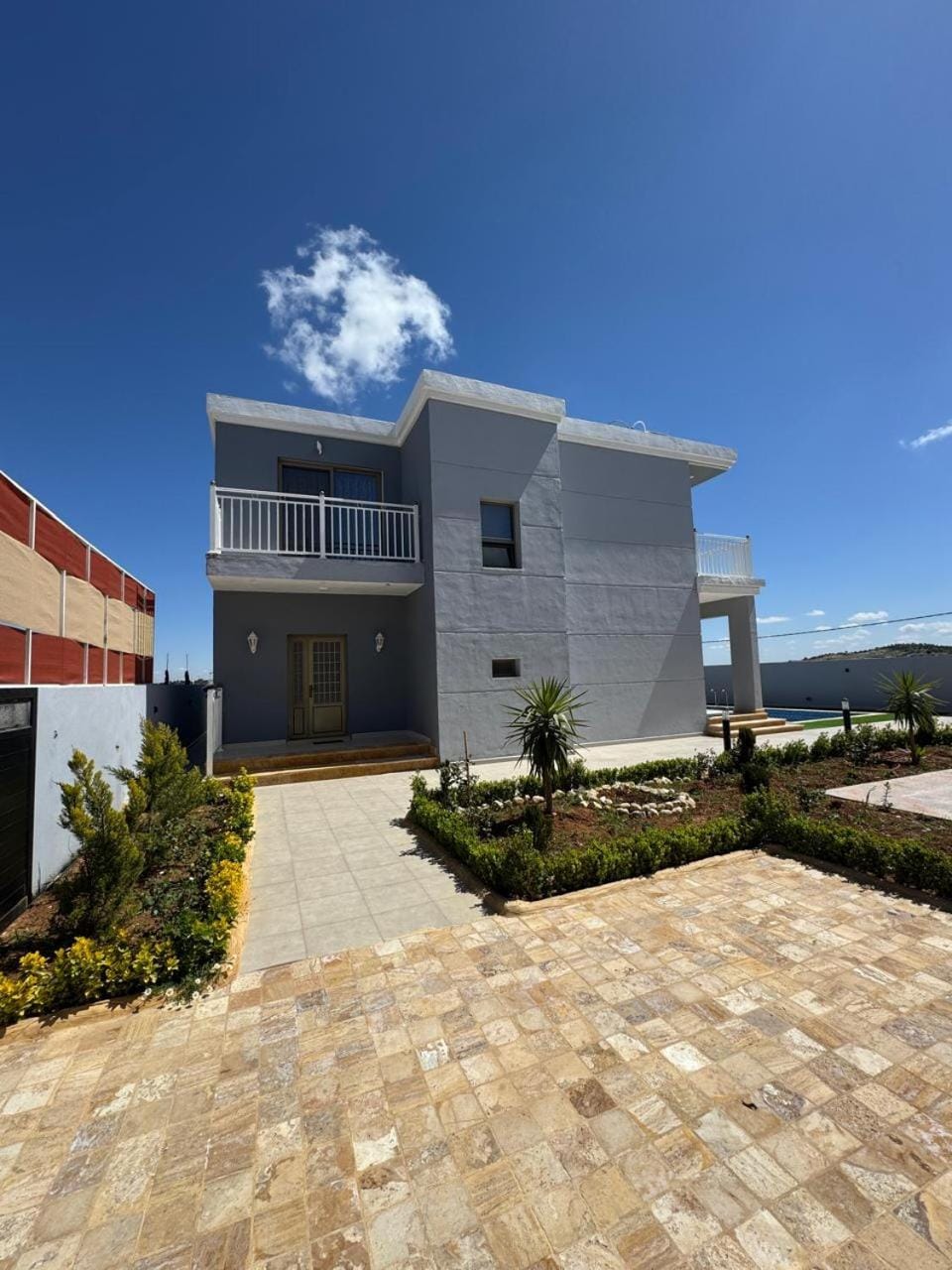 Property building, Day