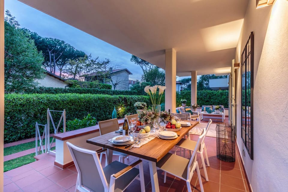 Regina Beach Villa, by the beach in Marina di Pietrasanta Villa in Emilia-Romagna